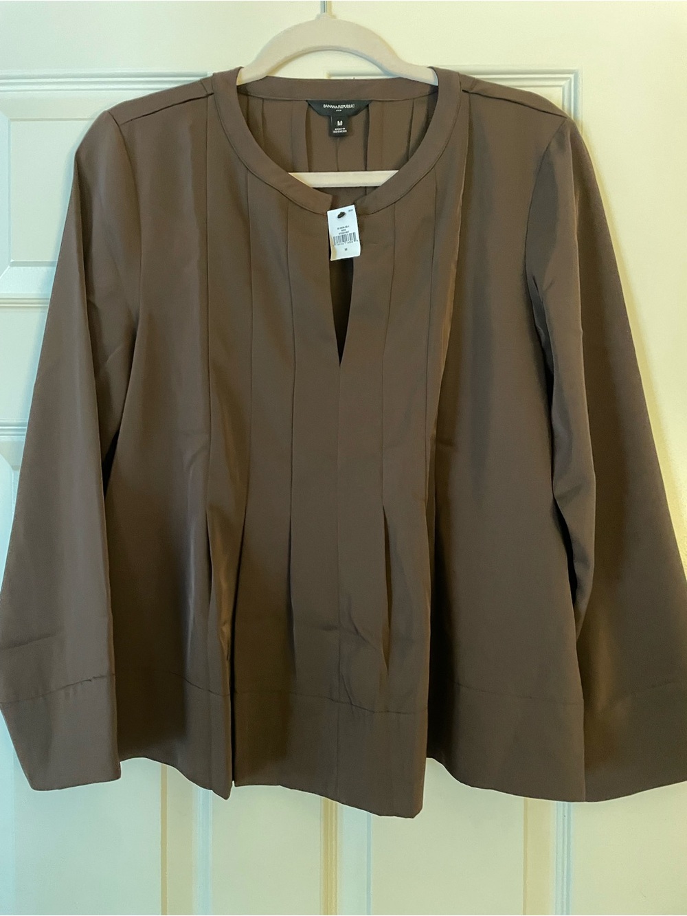 Banana Republic Women's Brown Pleated Long Sleeve Blouse